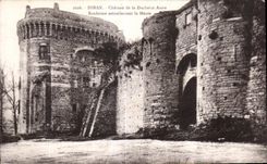 CPA Dinan Chateau de la Duchesse Anne Referme actuellement le Musee
