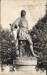 CPA La Cote D Emeraude Dinan Statue de Jehan de Beaumanoir ehef des Trente