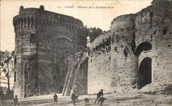 CPA Dinan Chateau de la Duchesse Anne Enfants