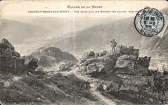 Valle de CPA del castillo Regnault Bogny de la Mosa visto en de las rocas de de cuatro cables