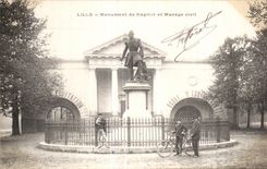 CPA Lille Monument of Negrler and Civil Manege Bicycle Cycles Cycling