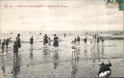 CPA Malo les Bains Scene de Plage