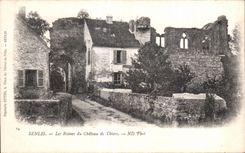 CPA Senlis Les Ruines du Chateau de Thiers Militaria