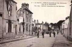 CPA La Guerre Senlis Incendie par les Allemenads Rue de la Republique The War Senlis incendiary by the Germans Militaria