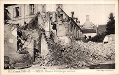 CPA Guerre Senlis Maisons detruites par les obus Militaria 