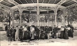 CPA Vichy La Source de I Hopital 