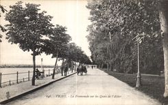 CPA Vichy La Promenade sur les Quais de I Allier