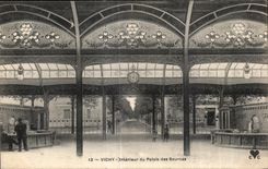 CPA Vichy Interieur du palais des Sources
