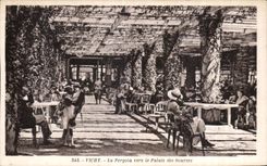 CPA Vichy La Pergola vers le Palais des Sources