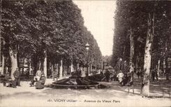 CPA Vichy Avenue du Vieux Parc