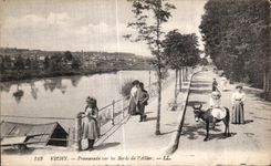 CPA Vichy Promenade sur les Bords de l Allier Ane Donkey
