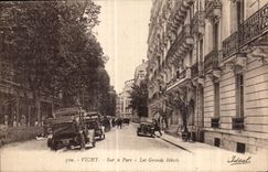CPA Vichy Sur le Parc Les Grands Hotels
