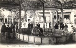 CPA Vichy Souce de la Grande Grille