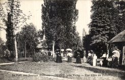 CPA Cusset pres Vichy Une Allee du Parc