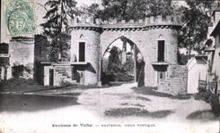 CPA Environs de Vichy Hauterive vieux Portique