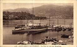 CPA Saint Jean Cap Ferrat Le Port et Vue sur Beaulieu Bateaux