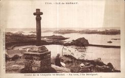 CPA Ile de Brehat Croix de la Chapelle St Michel Au loin l lle Beniguet