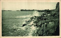 CPA Ile de Brehat Les Brisants a la Pointe extreme de l Ile de Brehate au Nord sous le Phare du Paon