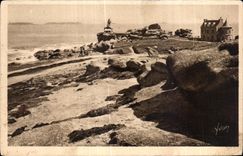 CPA Cote De Granit Ploumanac h Le Phare bati sur un massif de roches