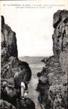 CPA Ploumanac h Le Gouffre situe a la Pointe du Diable entre deux rochers de 25m de haut
