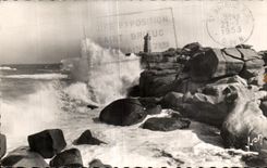 CPA Ploumanac h en PERROS GUIREC La Tempete a l assaut du Phare