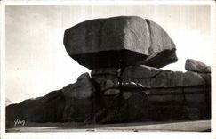 CPA Tregastel Enorme Bloc de Rocher de Granit