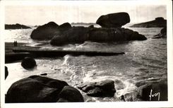CPA Tregastel Le rochers va Maree haute