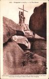 CPA Tregastel Le Pere Eternel Catte surieuse Sculpture mesurant 5 metres de haut est placee au centre et au sommet d und