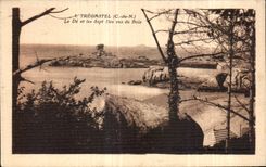 CPA Tregastel Le De et les sept lles vus du Bois