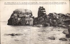 CPA Tregastel Les Rochers da Grand Gouffre Situe a la Pointe de Tregastel le Gouffre l un des Principaux buts d excursio