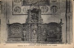CPA Treguier Interieur de la Cathedrale L Autel Du Rosaire