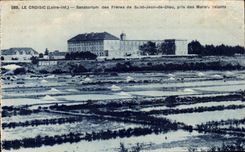 CPA Croisic the Loire inf Sanatorium of the Brothers of Saint Jean of God taken of the salt-water Marshes