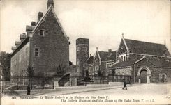 CPA Nantes the Dobree Museum the House of the Duke Jean V The Dobree Museum and the House off the Duke Jean