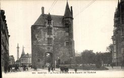 CPA Nantes the Gate St Pierre and the Public garden of I Eveche