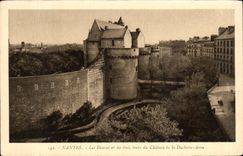 CPA Nantes Ditches and three turns of the Castle of the Duchess Anne