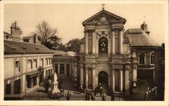CPA Lisieux (Calvados) Le Carmel la chapelle et la salle des Relique