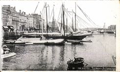 CPA Le Havre Le Bassin du Commerce Bateaux 