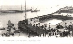 CPA Le Havre Les Brise lames et l avant Port Bateaux