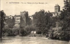 CPA Sauveterre Vue sur l Eglise et la Tour Monreal