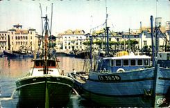 CPA Saint Jean De Luz Le Port et Malson de I Infante Bateau