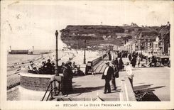 CPA Fecamp La Digue Promenade
