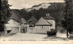 CPA Road of Large Chartreuse the Distilling of Fourvoirie Barouche Horse Horse