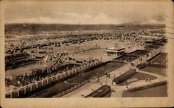 CPA Trouville la Reine des Plages Vue Generale la Plage et la Piseine (Brillaud de Laujardiere et Puthomme arch)