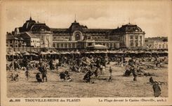 CPA Trouville Reine des Plages La Plage devant le Casino