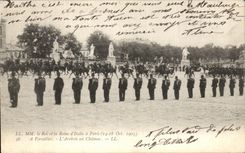 CPA Le Roi et la Reine d Italie a Paris A Versailles L Arrivee au Chateau Militaria Dragons 