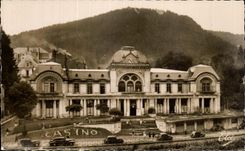 CPA La Bourboule (Puy de Dome) Le Casino Au fond Charlannes