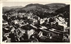 CPA La Bourboule Vue generale et la roche Vendeix
