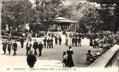 CPA Grenoble Jardin de Ihotel de Ville Le Concert