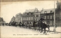 CPA La Grande Guerre 1914 Amiens Artillerie Francaise Militaria 