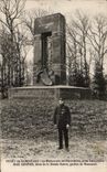 CPA Foret de Compiegne Le Monument de I Armistice pres Rethondes Compain Gardien du monument 